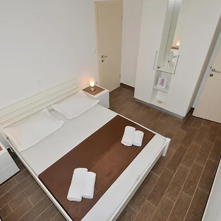 And By The Sea - 22419 بيت ضيافة