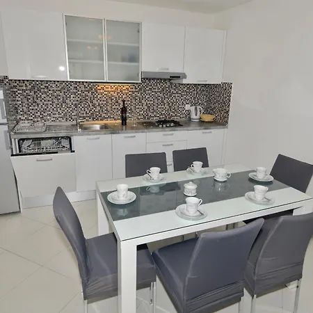 And By The Sea - 22419 بيت ضيافة 3*