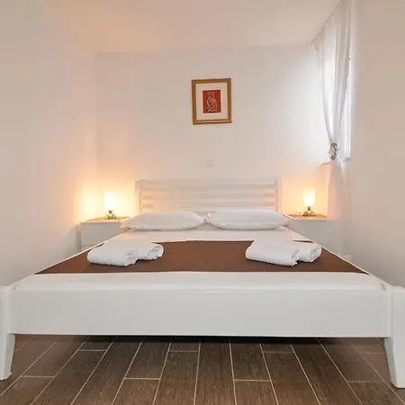 And By The Sea - 22419 ماكارسكا