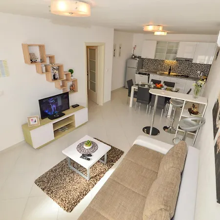 And By The Sea - 22419 بيت ضيافة 3*